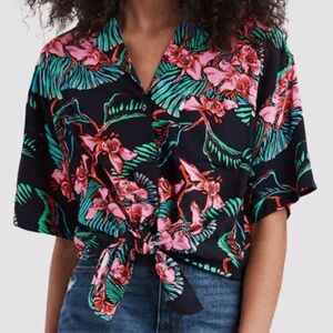 Levi's Clover Printed Tie Hem Shirt size XS NWT